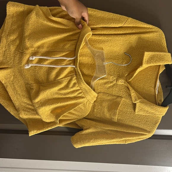 Yellow sweatsuit short - Picture 3 of 3